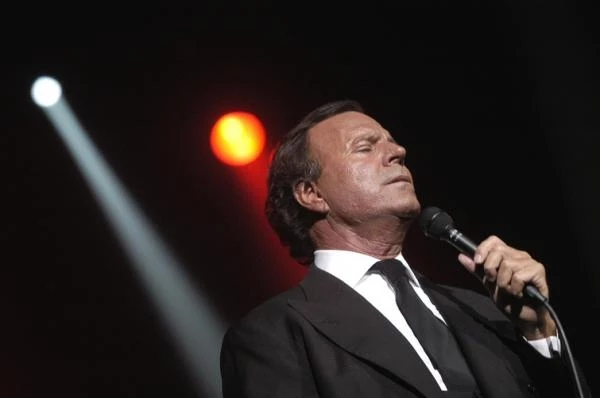 Julio IGLESIAS