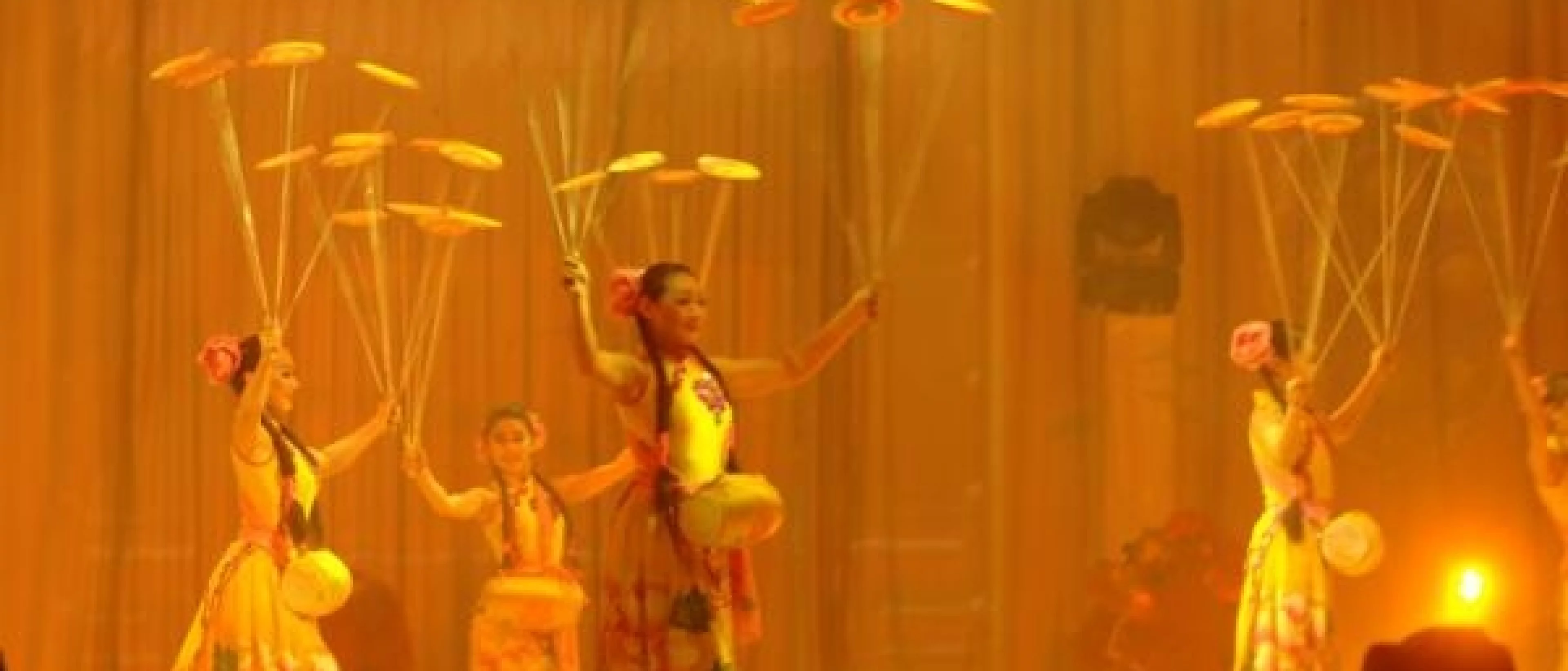 Les Etoiles du Cirque de PEKIN présentent "Légendes"