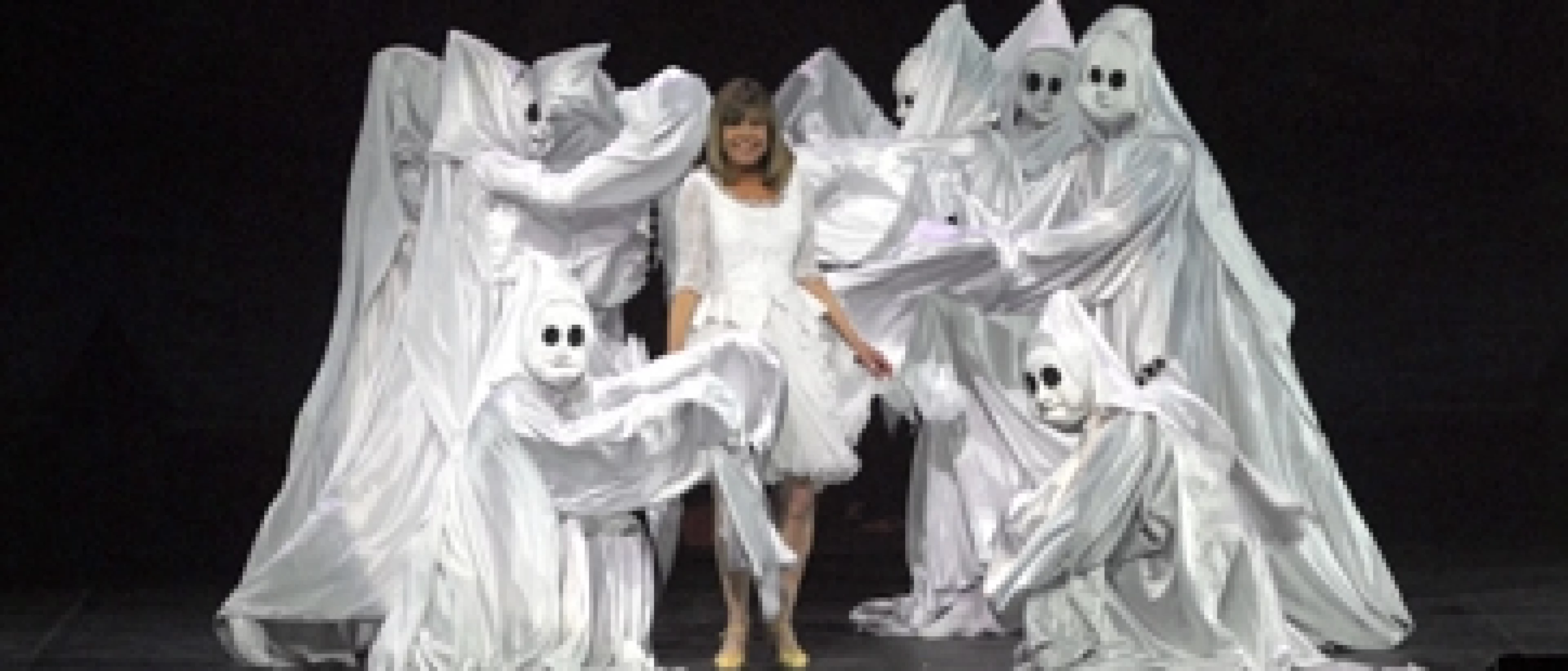 Chantal GOYA dans "L'Etrange Histoire du Château Hanté"