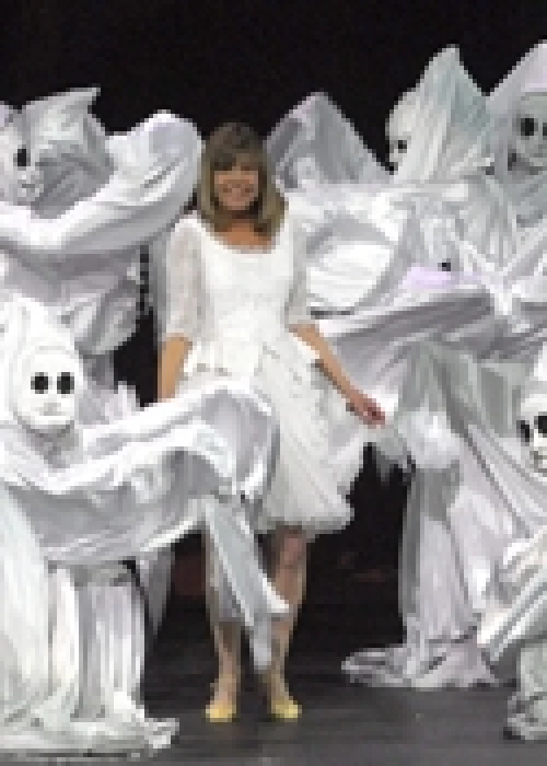 Chantal GOYA dans "L'Etrange Histoire du Château Hanté"