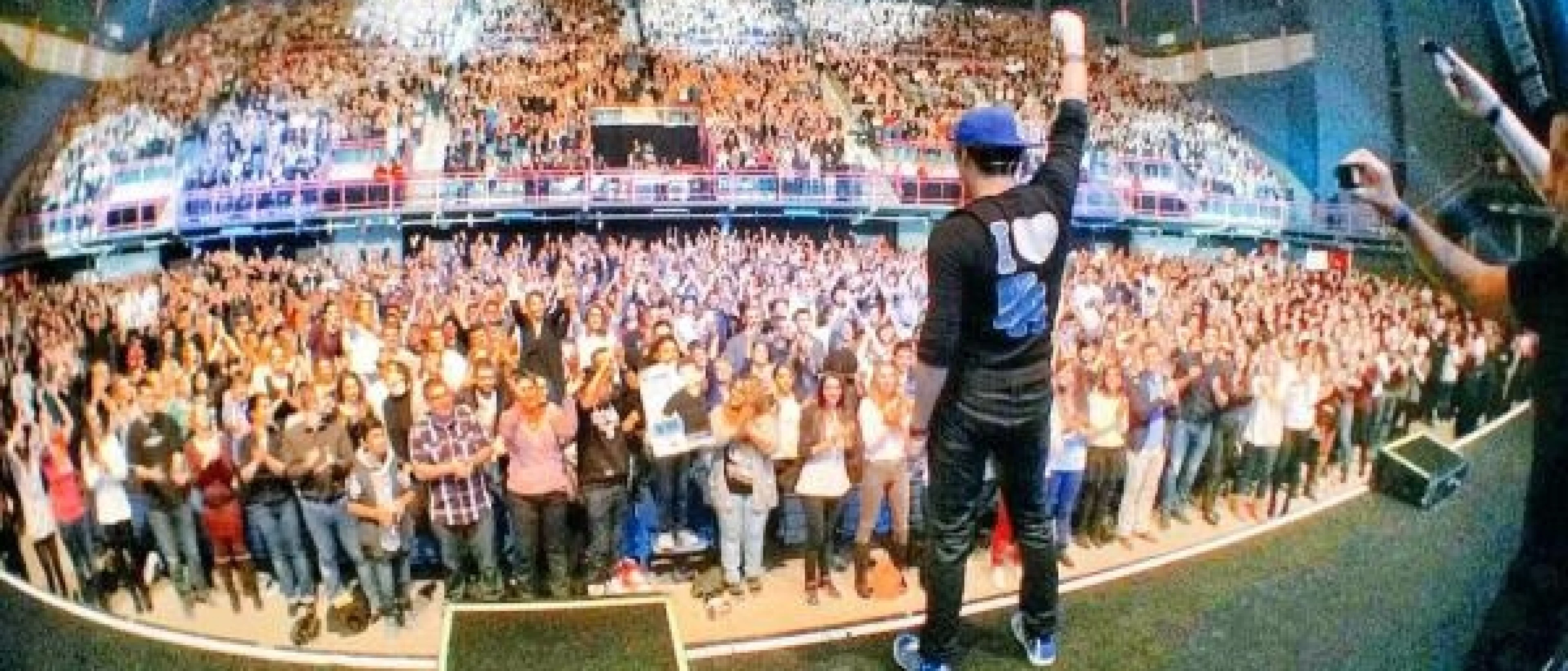 Kev ADAMS présente "Voilà Voilà" (1ère partie : John Eledjam)